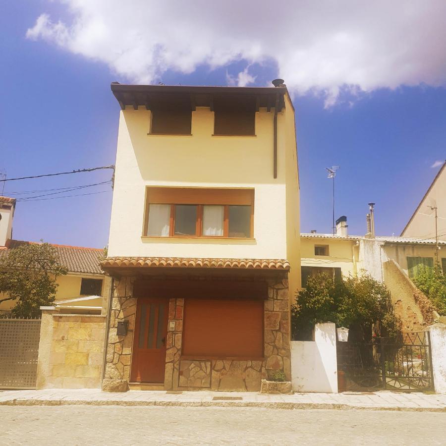 El Rincon Del Sanabres, Penalara Apartment Rascafria Bagian luar foto